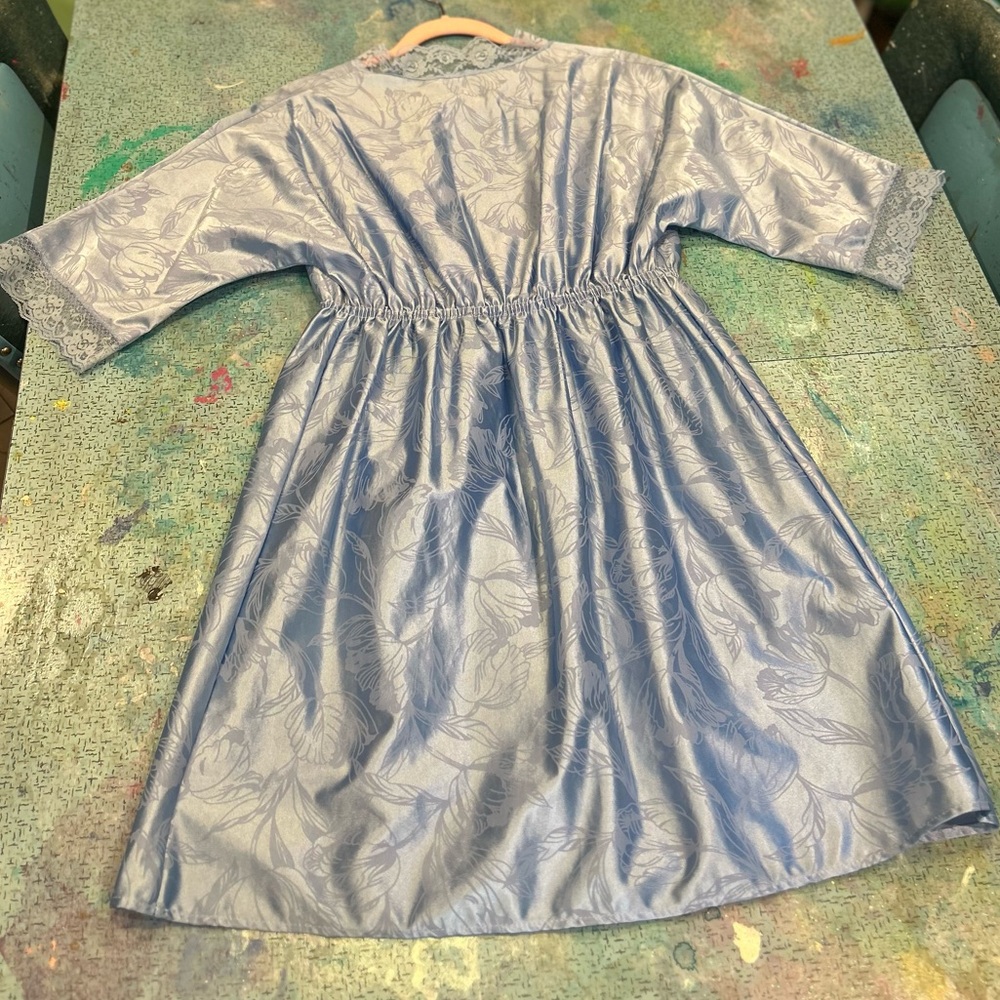 Vintage Blue Robe - Picture 9 of 12